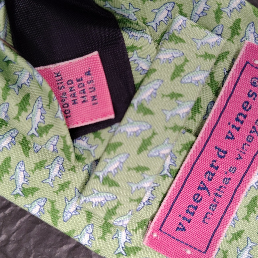 VINEYARD VINES MEN'S MINT GREEN MINI SHARKS TIE MARTHAS VINEYARD Necktie - Picture 3 of 7